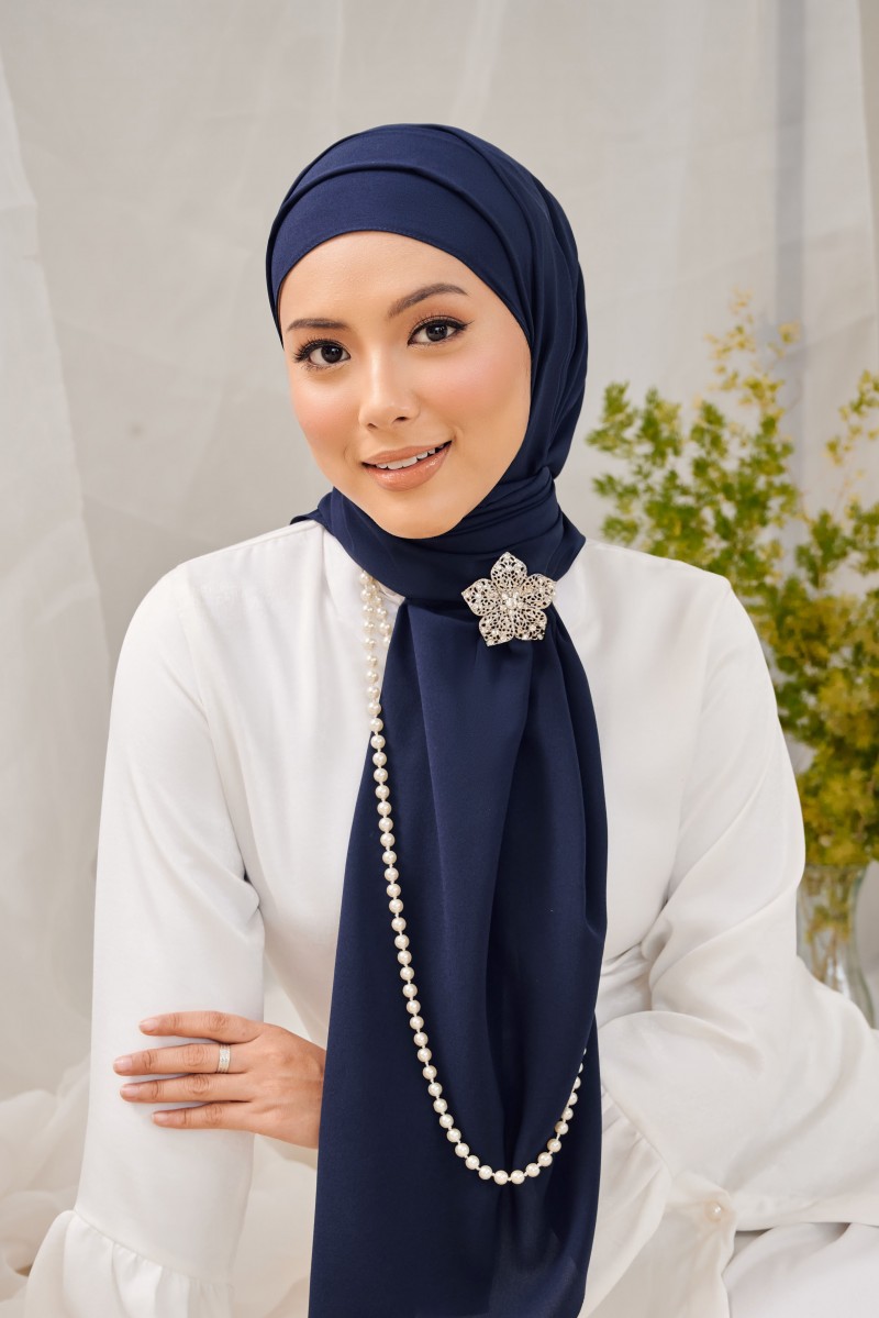 ALUN Long Shawl in Navy Blue